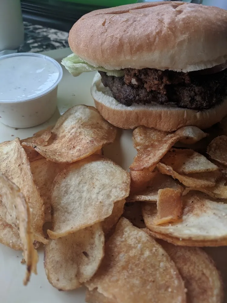 Cheeseburger and Hot Chips